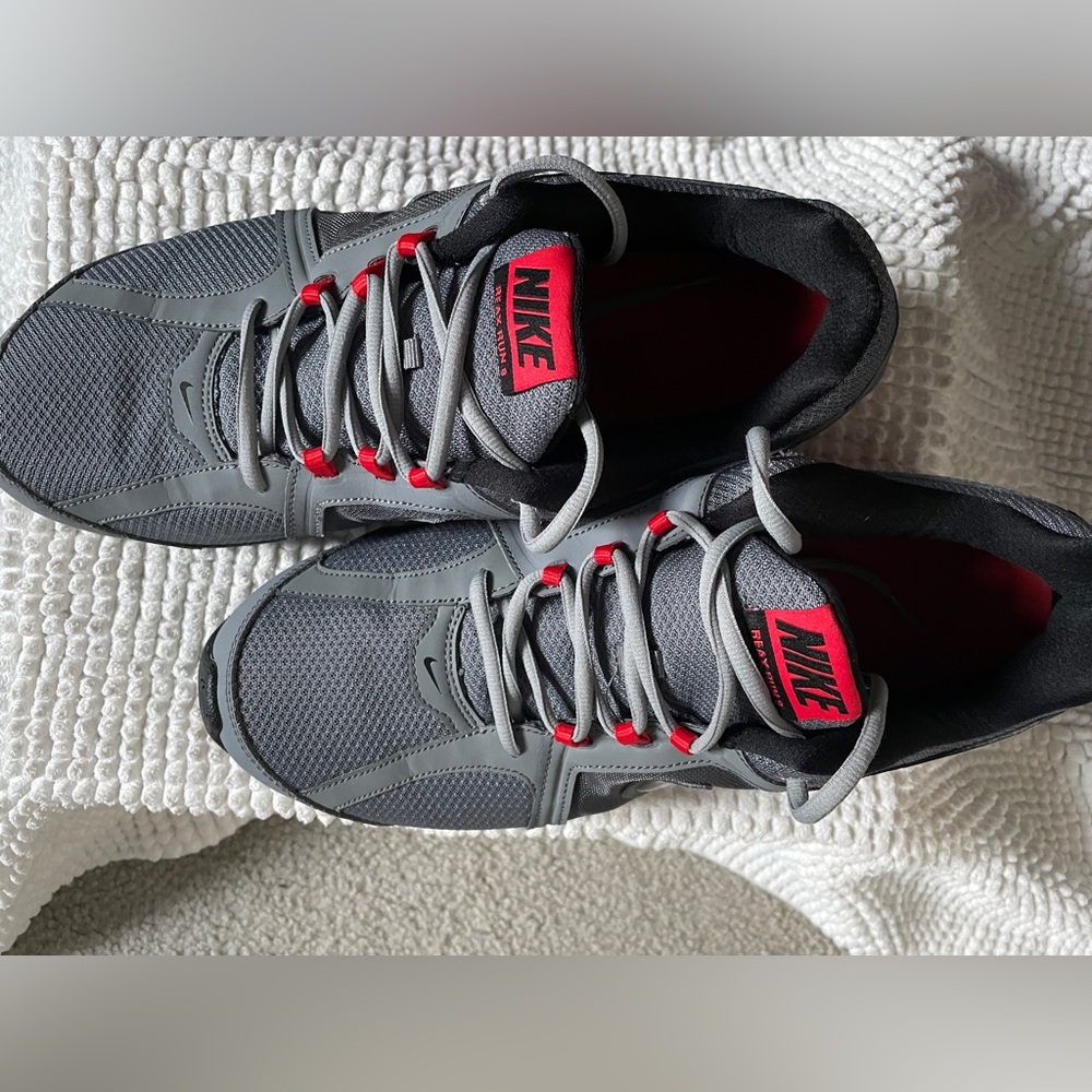 MAKE A REASONABLE OFFER!! Black/grey Nike